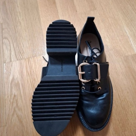 Stradivarius Black Leather Platform Shoes with Silver Buckle - Picture 3 of 11